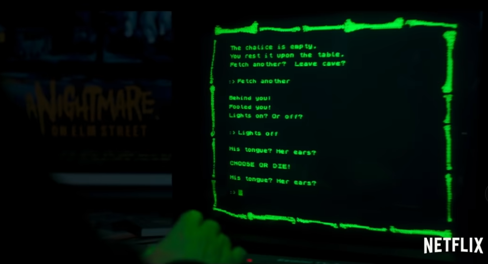 Image du film "Choose or Die". On y voit un écran affichant un jeu textuel.