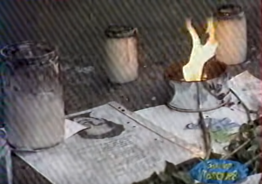 Image tirée de l'émission Bas les Masques (on y voit des bougies près du portrait d'un jeune homme décédé)